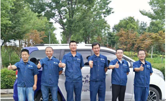 青島空壓機(jī)維修服務(wù)人員